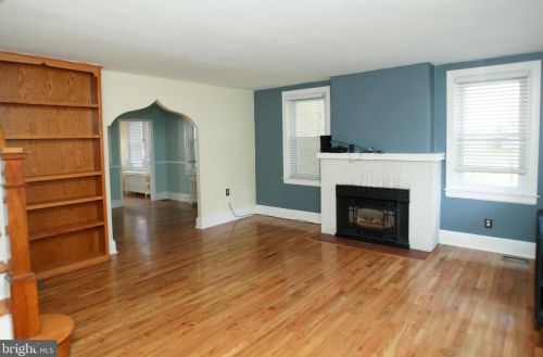 1042 Dupont St, Wilmington, DE 19805-2730
