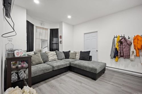 10 Balding Ave, Poughkeepsie NY  12601-2420 exterior