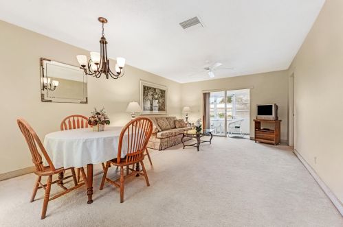 100 Golfview Ter, Boynton Beach, FL 33426-4669