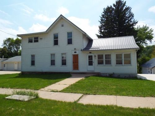 205 High St, Elkader, IA 52043-9019