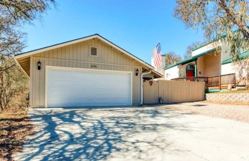 2299 Ridge Rider Rd, Lake Nacimiento, CA 93426-6942