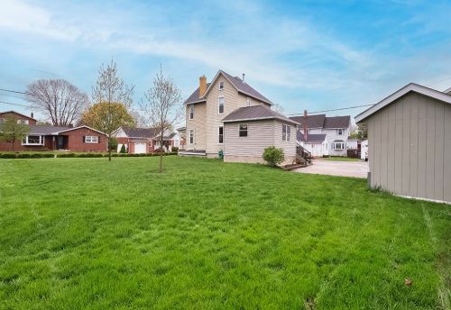 427 New Castle St, Zelienople PA  16063-1253 exterior