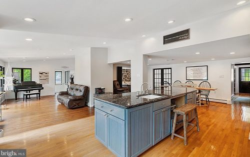 135 Marmic Dr, Southampton PA 18966-1725 exterior