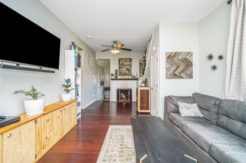 88 Doges Promenade, North Lindenhurst NY  11757-6405 exterior