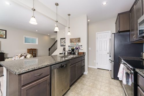 1792 Quarry Oaks Dr, Florence KY  41042-5700 exterior