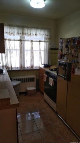 729 232nd St, Bronx NY  10466-4107 exterior