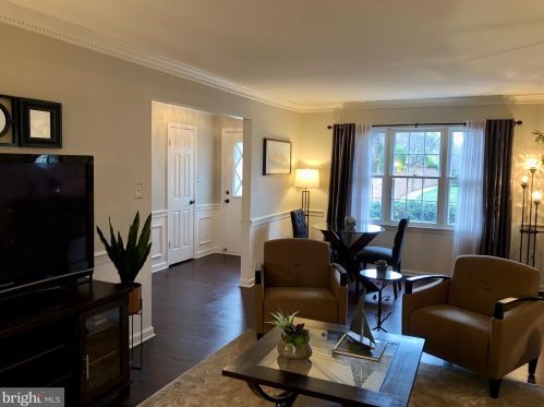 2836 Flagmaker Dr, Falls Church VA  22042-2203 exterior