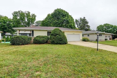 1813 Sheridan Dr, Madison, WI 53704-3838