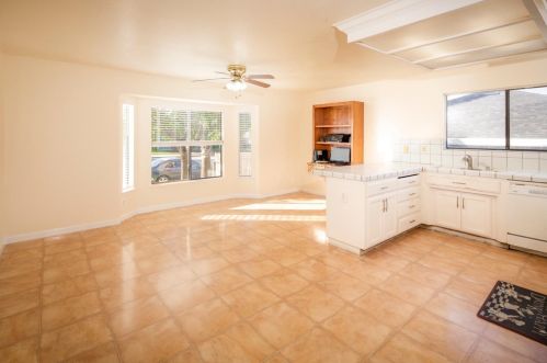 1220 Meridian St, Hollister, CA 95023-4256