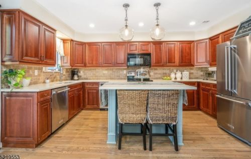 3 Country Club Dr, Annandale NJ  08801-1637 exterior