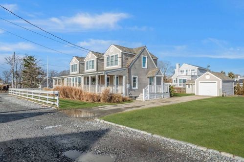 153 Ocean Ave, Center Moriches, NY 11934-3418