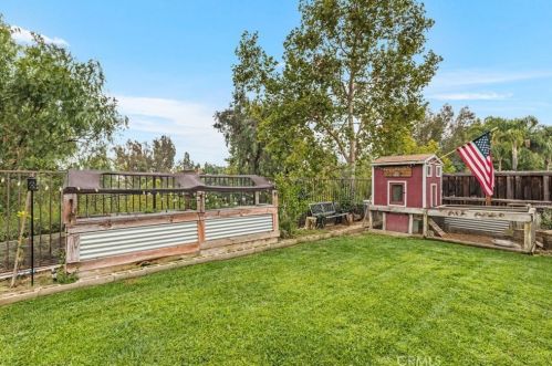 40000 Amberley Cir, Temecula CA 92591-7010 exterior