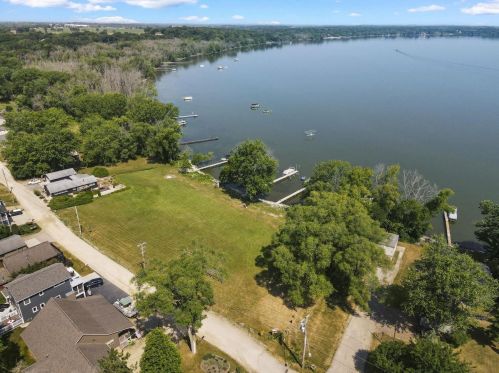 11618 Maple Beach Dr, Edgerton WI  53534-9078 exterior