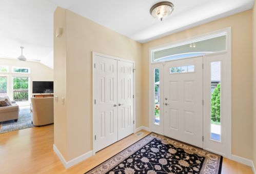 1411 Winding Hollow Ln, Thiensville, WI 53092-5587