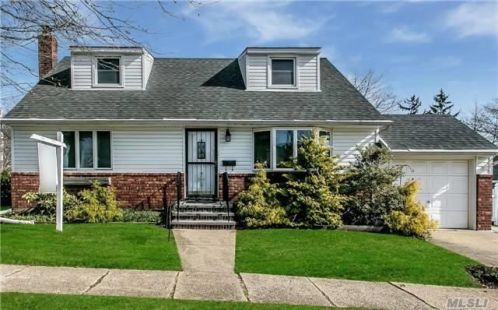 1420 Surprise St, Floral Park, NY 11003-2410