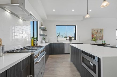 15307 Lemay St, Van Nuys CA 91406-5400 exterior