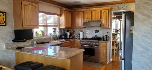 39 Larkin Ln, Garnerville, NY 10923-1536