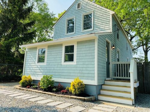 93 Hazard Ave, Warwick RI  02889-9403 exterior