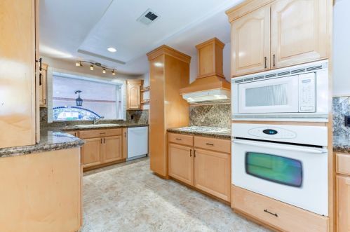 615 Wales Dr, Folsom CA  95630-2950 exterior