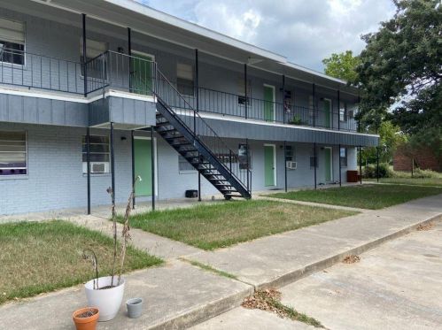 306 Calhoun Dr, Rockdale TX  76567-2664 exterior