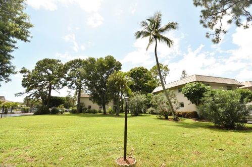 1549 Sandpiper St, Naples FL  34102-1593 exterior