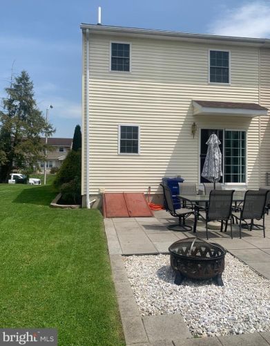 511 Pine St, Dauberville, PA 19533-9575