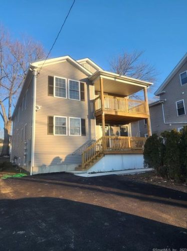 1836 Seaview Ave, Bridgeport CT  06610-2728 exterior