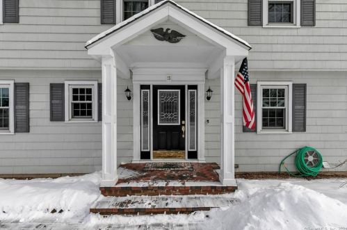 15 Linda Ln, Bethel, CT 06801-1618