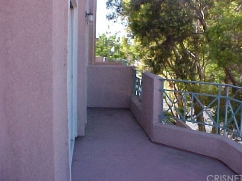23807 Del Monte Dr, Santa Clarita CA  91355-3374 exterior