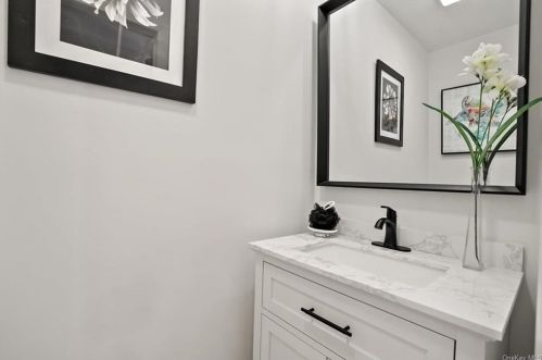 57 Hudson View Hl, Crotonville NY  10562-3329 exterior