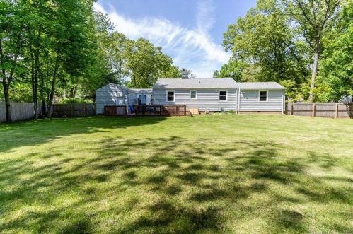6 Tennyson Ave, North Haven, CT 06473-2716