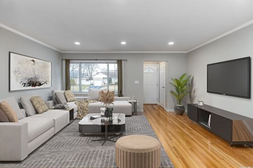2073 Central Dr, Hempstead, NY 11554-5118