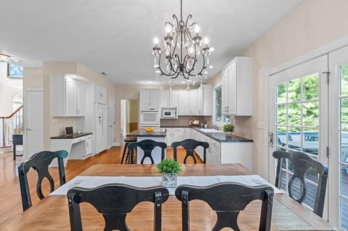 2 Mathews Ln, Somers Town NY  10589-2819 exterior