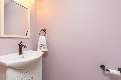 32 Pne St, Dover NH  03820-4202 exterior