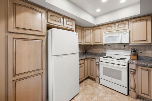 704 Silver Dr, Vista CA  92083-4243 exterior