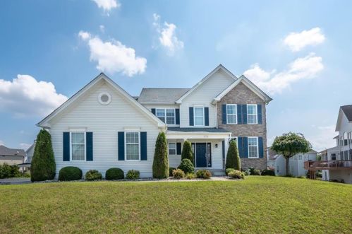 1578 Red Oak Ln, Macungie, PA 18062-8181