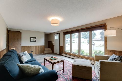 1405 Honeysuckle Ln, Hastings, MN 55033-2415