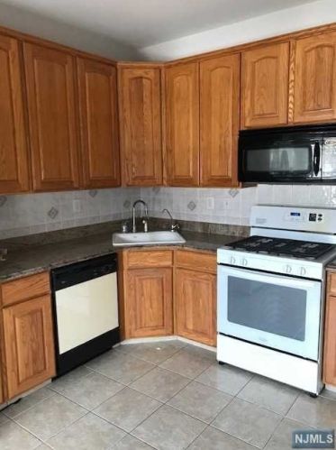 1123 Stafford St, Mahwah NJ  07430-1367 exterior