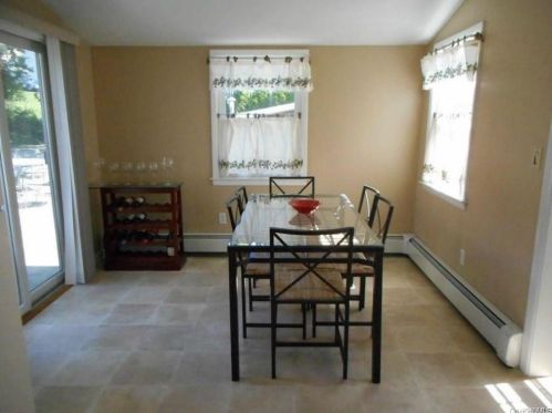 6 Wright Rd, Yorktown Hgts NY  10598-6613 exterior