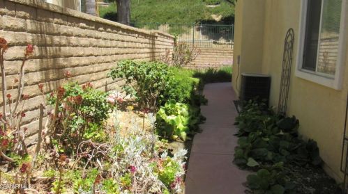 1004 Poplar Ct, Simi Valley CA 93065-6015 exterior