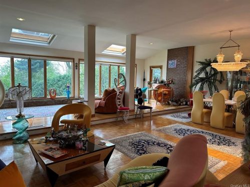 26 Nantucket Pl, Scarsdale NY  10583-4720 exterior