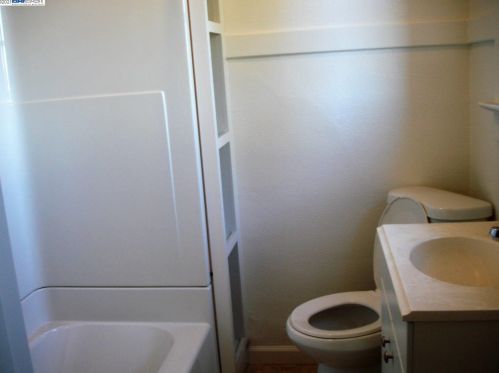 1255 106 Ave, Oakland CA 94603-3813 exterior