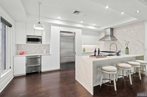 21 Cambridge Way, Union City, NJ 07086-6660