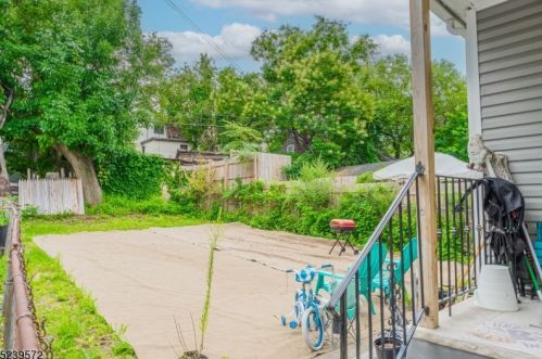 222 Maple Ave, East Orange NJ  07017-4504 exterior