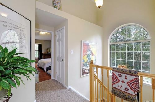 1408 Pondcrest Ln, White Plains NY  10607-1357 exterior