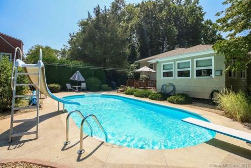 230 Booth Hill Rd, Bridgeport, CT 06611-4943