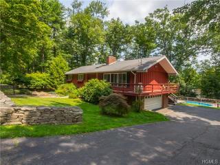 6 Shelly Dr, Ellenville, NY 12428-1810