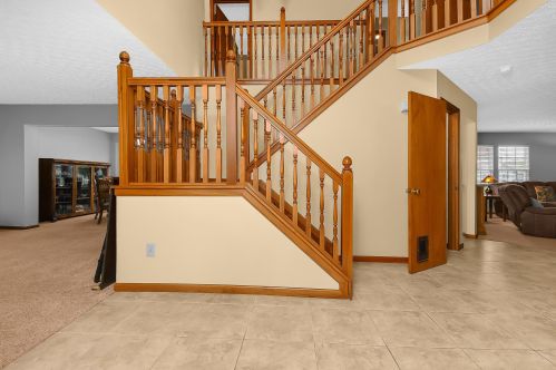 2815 Wynridge Dr, Darbydale OH  43123-8709 exterior