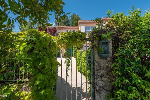 5541 Foothill Dr, Calabasas, CA 91301-2233