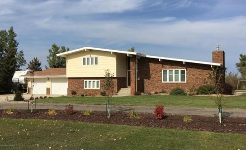 2285 9th St, Dickinson ND  58601-4228 exterior